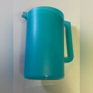 Teal Tupperware One Gallon Pitcher for Home Kitchen